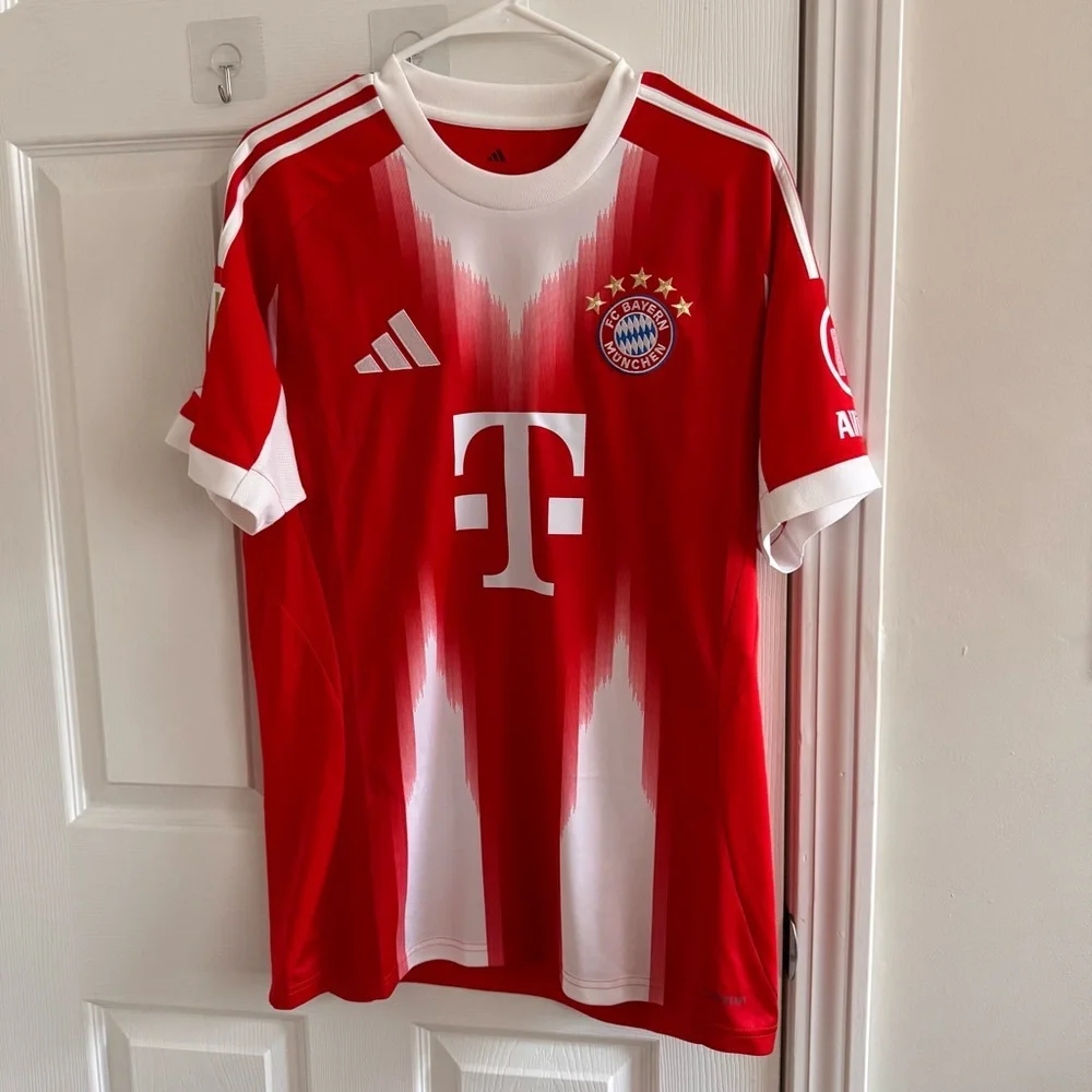 NWT FC Bayern 24/25 Home Authentic Jersey Adidas Bundesliga Size L